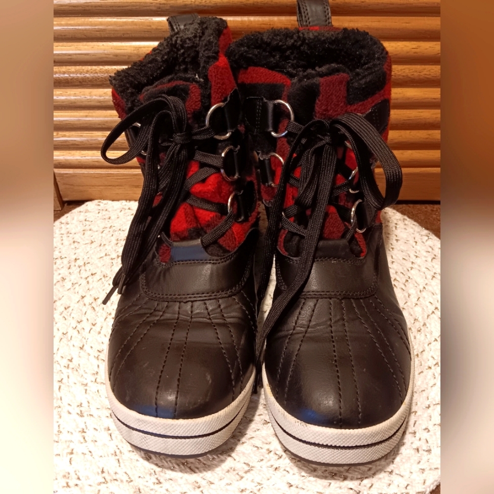 EUC Madden Girl "Chill" Ankle Boots Size 8